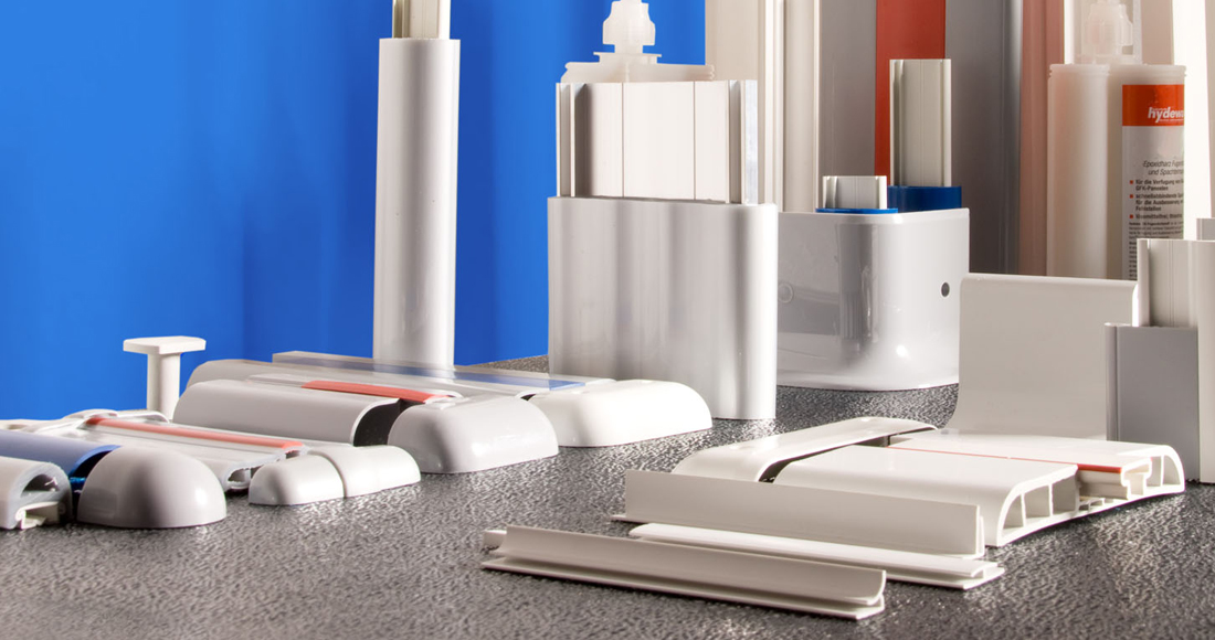 Plinthes et lisses de protection